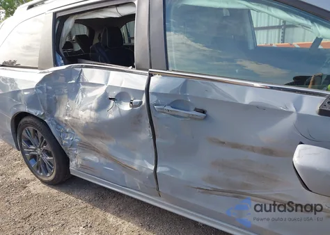 2025 Honda Odyssey Touring z USA, uszkodzony, nr VIN 5FNRL6H86SB003646